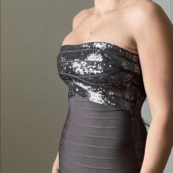Hervé Leger
Shadow Grey Simone Sequined Strapless Bandage Cocktail Dress… - Picture 4 of 13